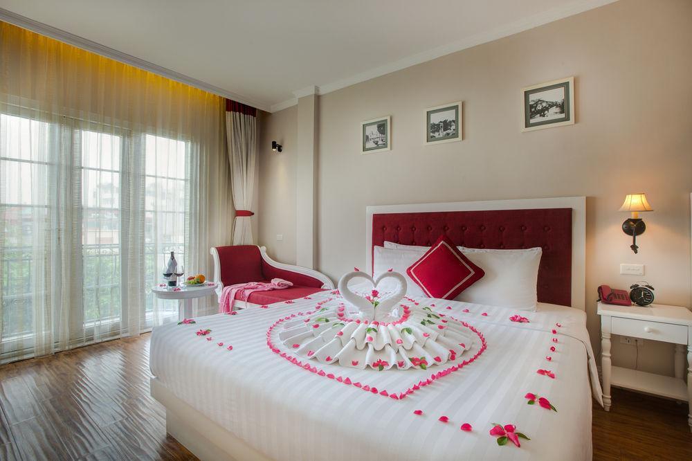 Calypso Premier Khách sạn 3*