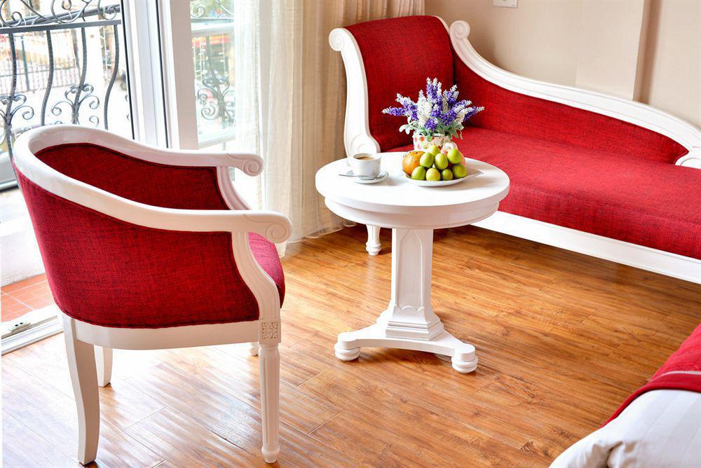 Calypso Premier Khách sạn 3*